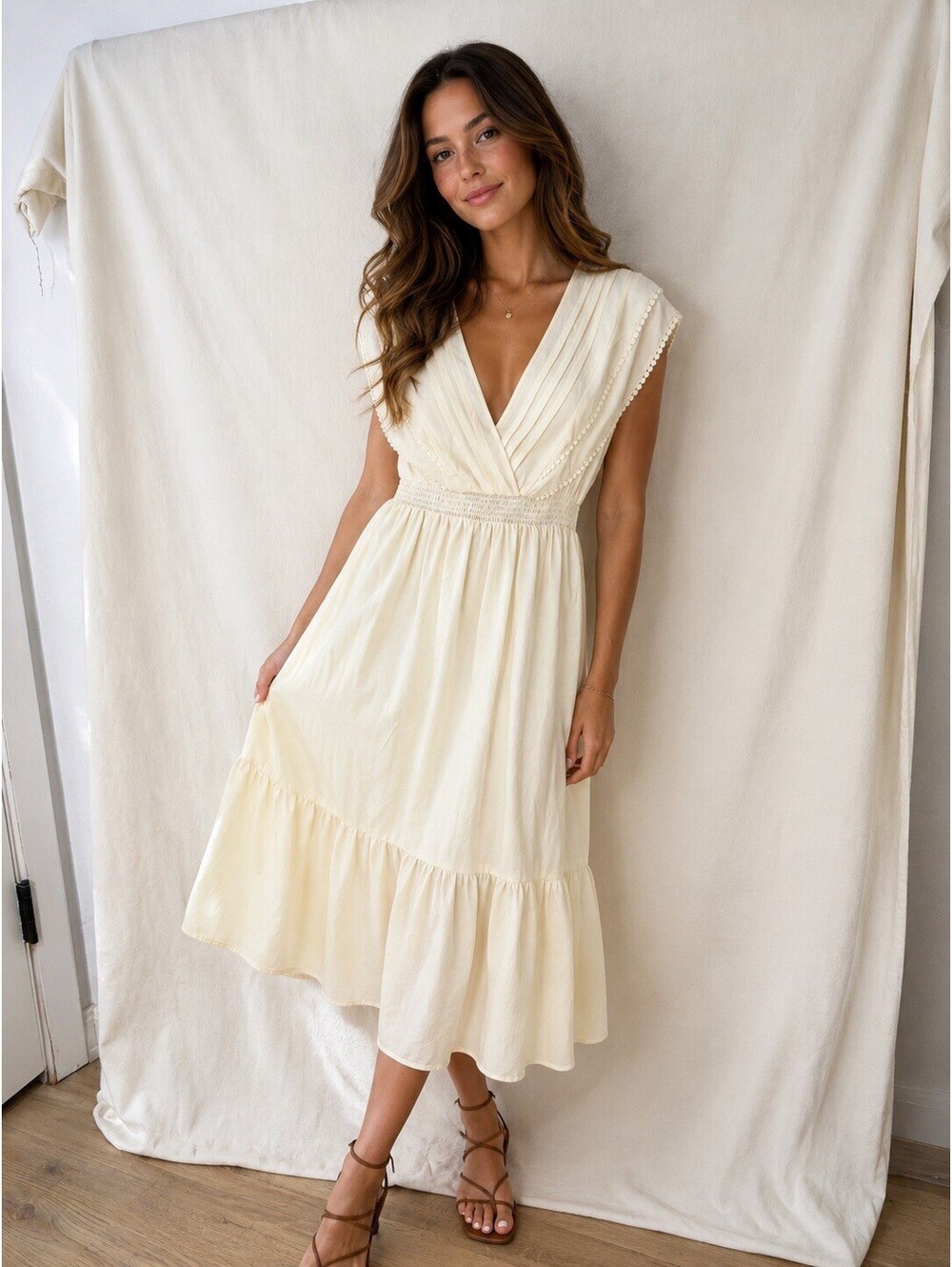 Women’s cream-colored JULYCLO dress Smocked Waist Flutter Sleeves Size S